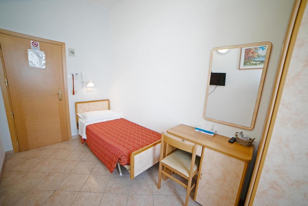 Hotel Ricci Римини Экстерьер фото